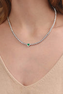 Colar Riviera 4 Garras - 3mm, Zircônia Branca Com Pingente Coração Esmeralda | 43 cm