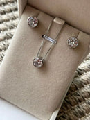 Conjunto Ponto de Luz Redondo Zircônia Cristal em Prata 925 Banho de Ródio Branco