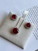 Conjunto Redondo com Zircônia Cristal e Cherry em Prata 925 Banho de Ródio Branco