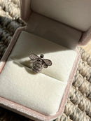 Pingente Abelha com Zircônia Cristal (Para Pulseira) em Prata 925 Banho de Ródio Branco