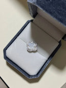 Pingente Trevo com Madrepérola em Prata 925  Banho de Ródio Branco