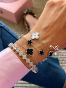 Pulseira com Trevo Black e Liso em Prata 925  Banho de Ródio Branco